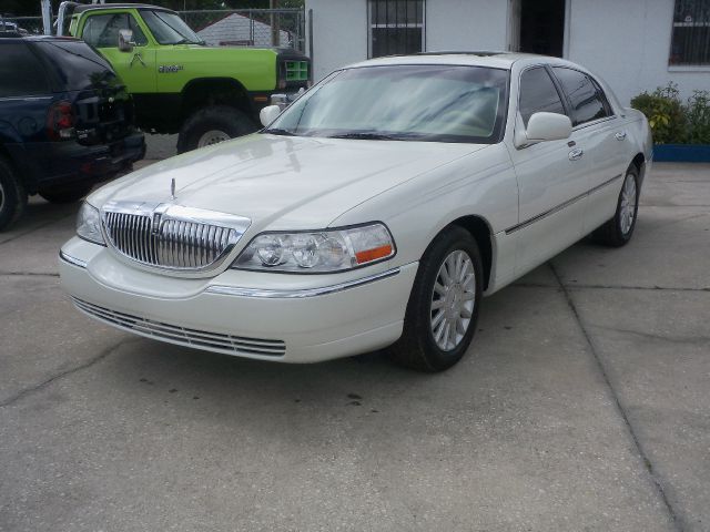 2006 Lincoln Town Car DOWN 4.9 WAC