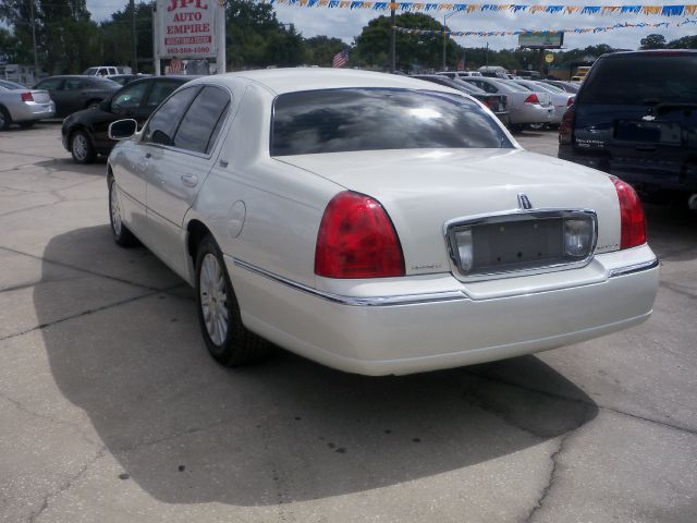 2006 Lincoln Town Car DOWN 4.9 WAC