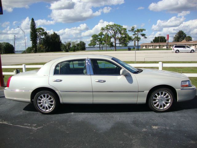 2006 Lincoln Town Car DOWN 4.9 WAC