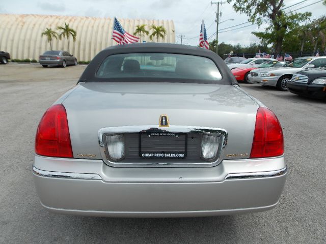 2006 Lincoln Town Car DOWN 4.9 WAC