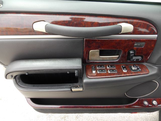 2006 Lincoln Town Car DOWN 4.9 WAC