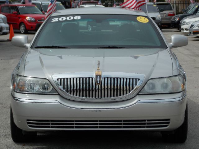 2006 Lincoln Town Car DOWN 4.9 WAC