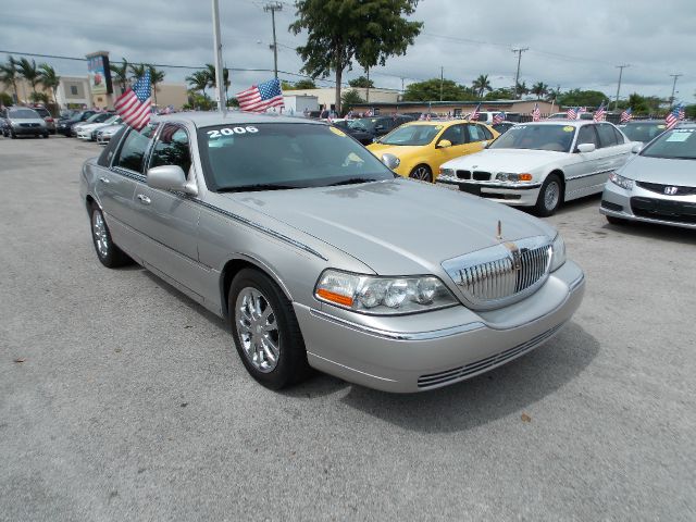 2006 Lincoln Town Car DOWN 4.9 WAC