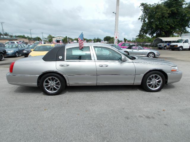 2006 Lincoln Town Car DOWN 4.9 WAC