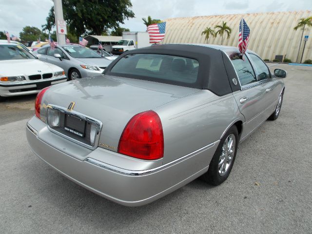 2006 Lincoln Town Car DOWN 4.9 WAC