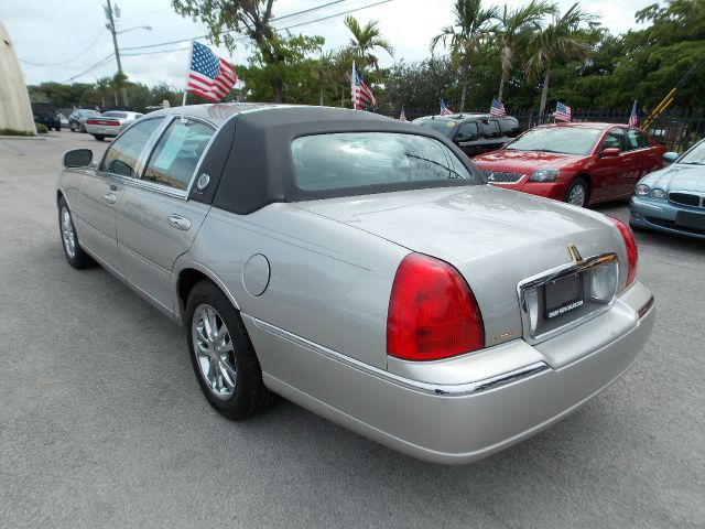 2006 Lincoln Town Car DOWN 4.9 WAC