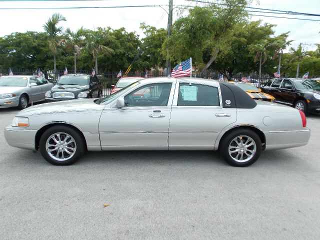 2006 Lincoln Town Car DOWN 4.9 WAC