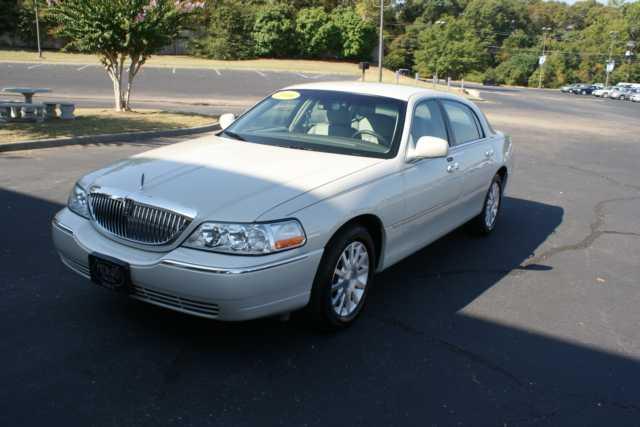 2006 Lincoln Town Car DOWN 4.9 WAC