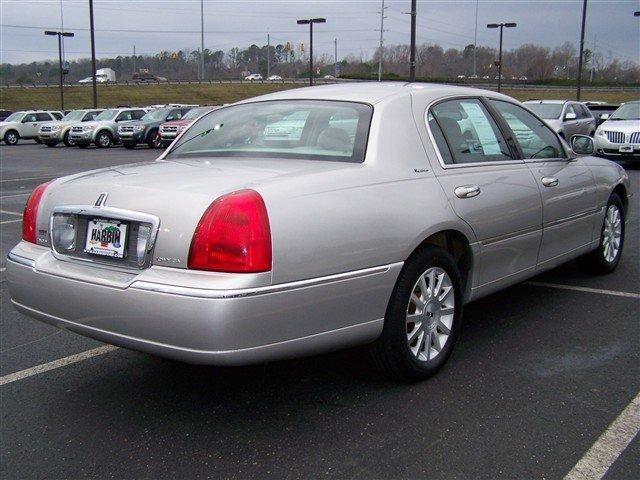 2006 Lincoln Town Car DOWN 4.9 WAC