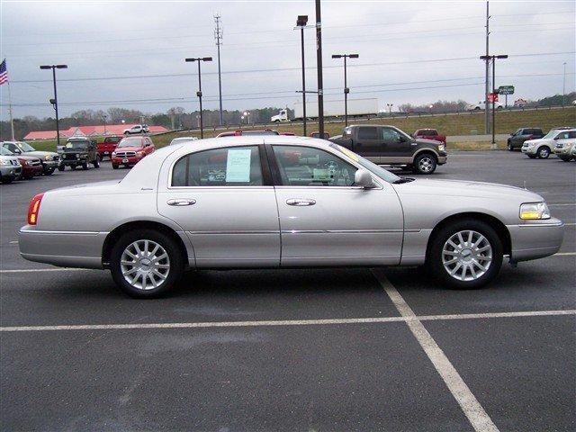 2006 Lincoln Town Car DOWN 4.9 WAC