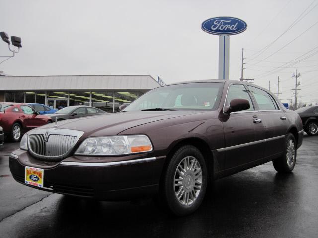 2006 Lincoln Town Car DOWN 4.9 WAC