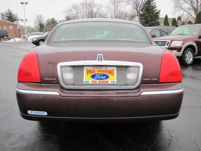 2006 Lincoln Town Car DOWN 4.9 WAC