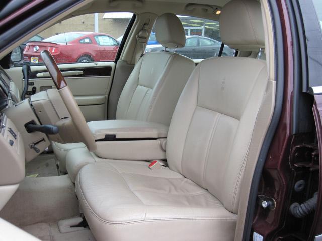 2006 Lincoln Town Car DOWN 4.9 WAC