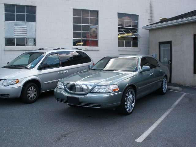 2006 Lincoln Town Car DOWN 4.9 WAC