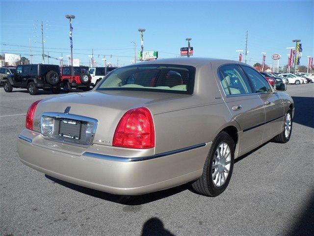 2006 Lincoln Town Car DOWN 4.9 WAC