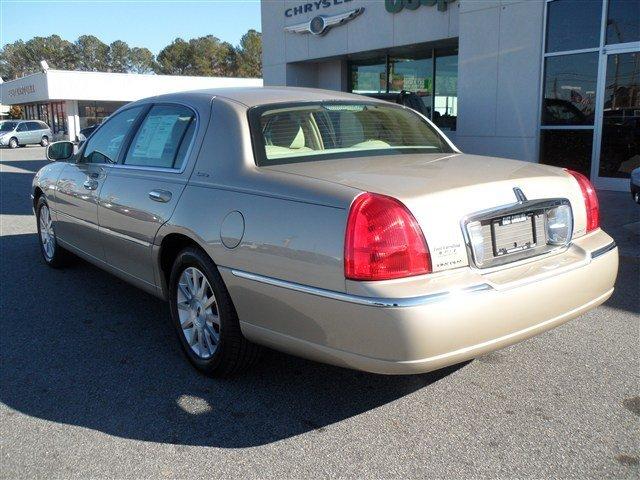 2006 Lincoln Town Car DOWN 4.9 WAC