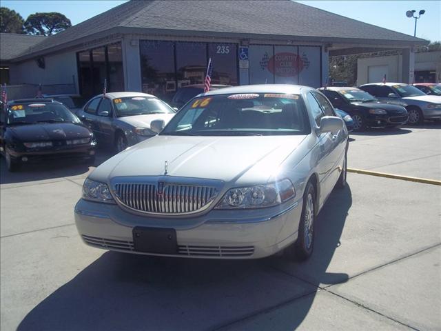 2006 Lincoln Town Car Unknown