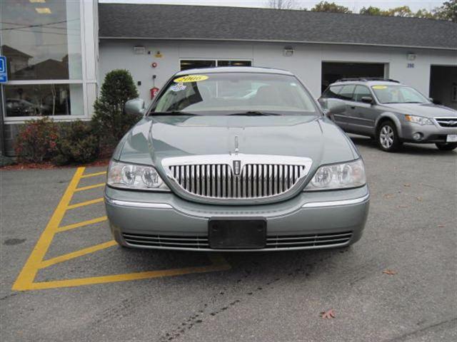 2006 Lincoln Town Car Glx-sunroof-low Miles