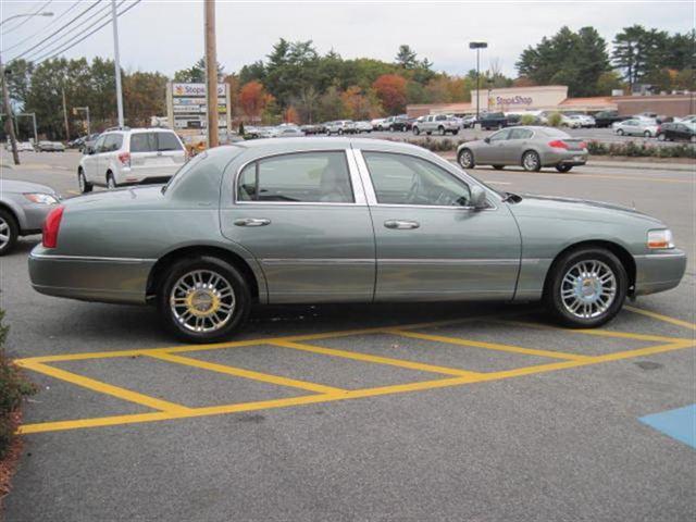 2006 Lincoln Town Car Glx-sunroof-low Miles