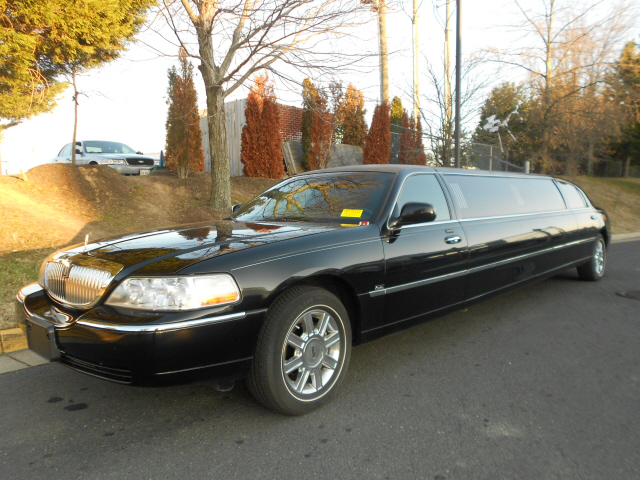 2007 Lincoln Town Car DOWN 4.9 WAC