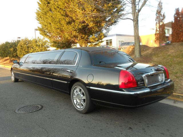 2007 Lincoln Town Car DOWN 4.9 WAC