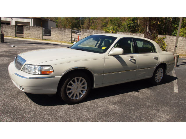 2007 Lincoln Town Car DOWN 4.9 WAC