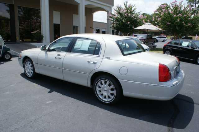 2007 Lincoln Town Car DOWN 4.9 WAC