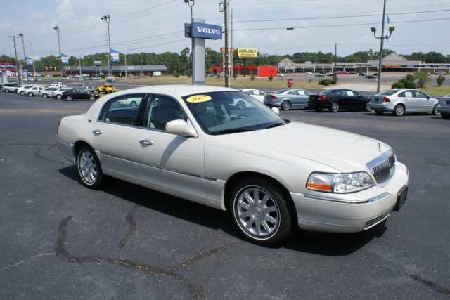 2007 Lincoln Town Car DOWN 4.9 WAC