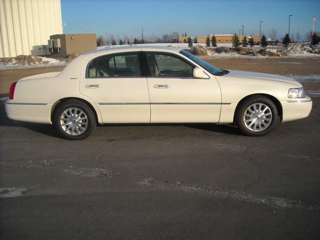 2007 Lincoln Town Car DOWN 4.9 WAC