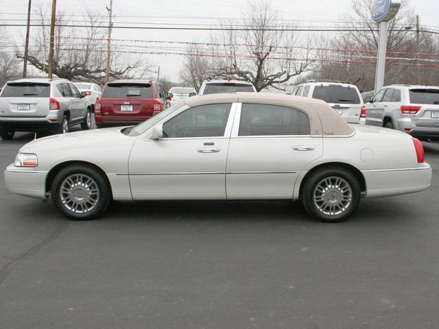 2007 Lincoln Town Car DOWN 4.9 WAC