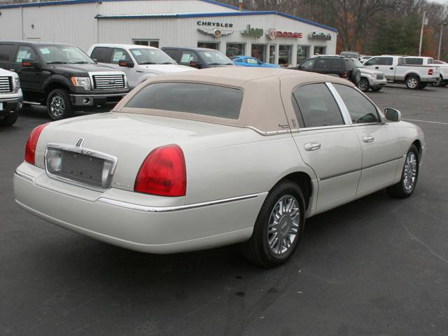 2007 Lincoln Town Car DOWN 4.9 WAC