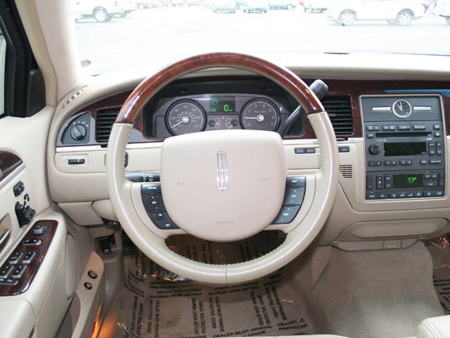 2007 Lincoln Town Car DOWN 4.9 WAC