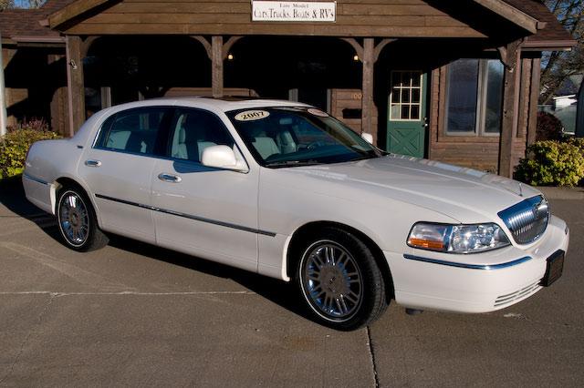 2007 Lincoln Town Car DOWN 4.9 WAC