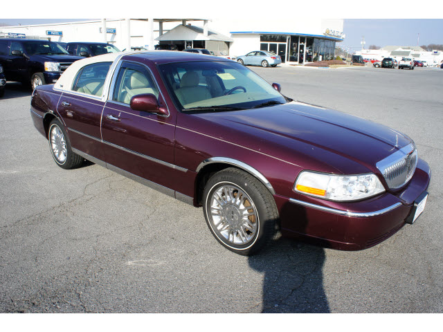 2007 Lincoln Town Car DOWN 4.9 WAC