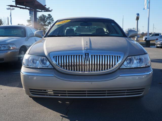 2007 Lincoln Town Car DOWN 4.9 WAC