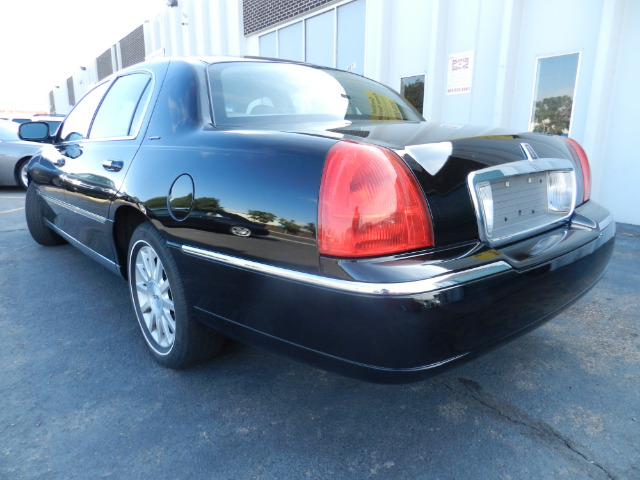 2007 Lincoln Town Car DOWN 4.9 WAC