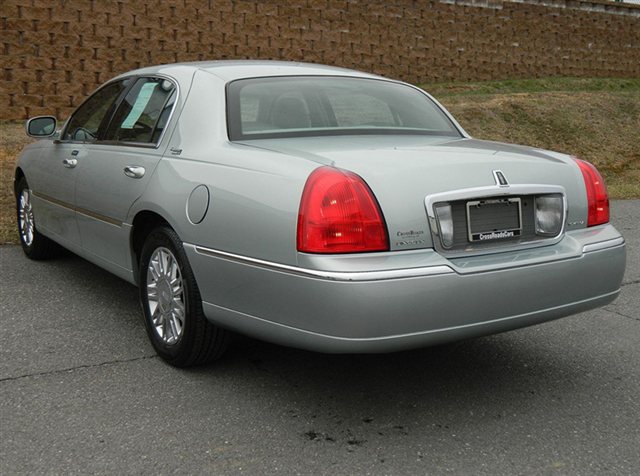 2007 Lincoln Town Car DOWN 4.9 WAC