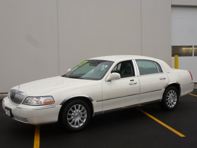 2007 Lincoln Town Car DOWN 4.9 WAC