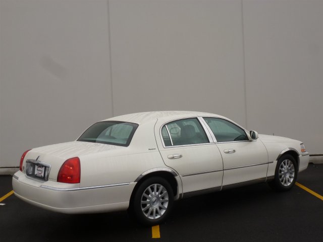 2007 Lincoln Town Car DOWN 4.9 WAC