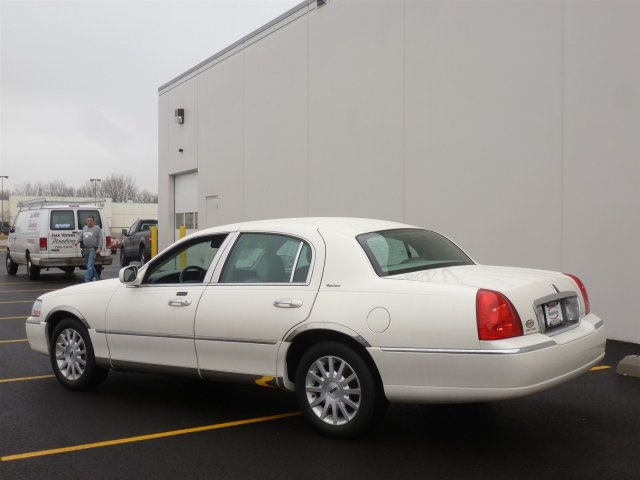 2007 Lincoln Town Car DOWN 4.9 WAC