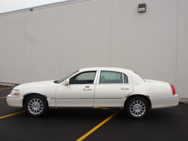 2007 Lincoln Town Car DOWN 4.9 WAC