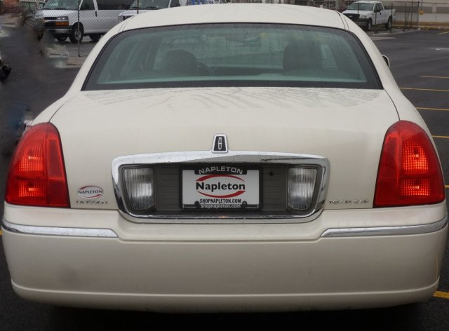 2007 Lincoln Town Car DOWN 4.9 WAC