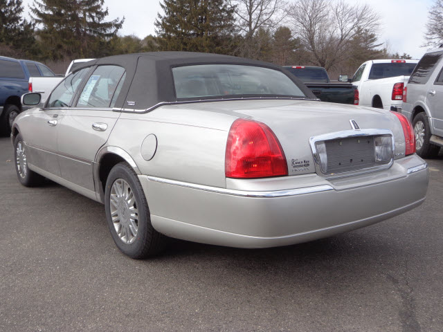 2007 Lincoln Town Car DOWN 4.9 WAC