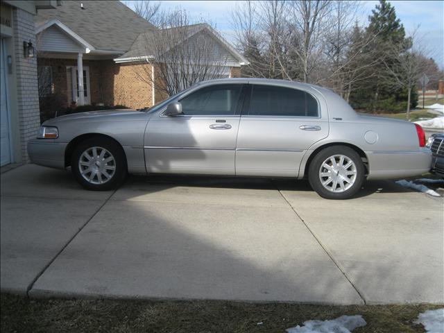 2007 Lincoln Town Car Unknown