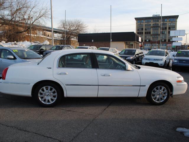 2007 Lincoln Town Car Ram 1500 Magnum