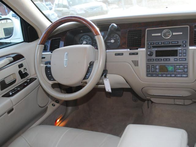 2007 Lincoln Town Car Ram 1500 Magnum