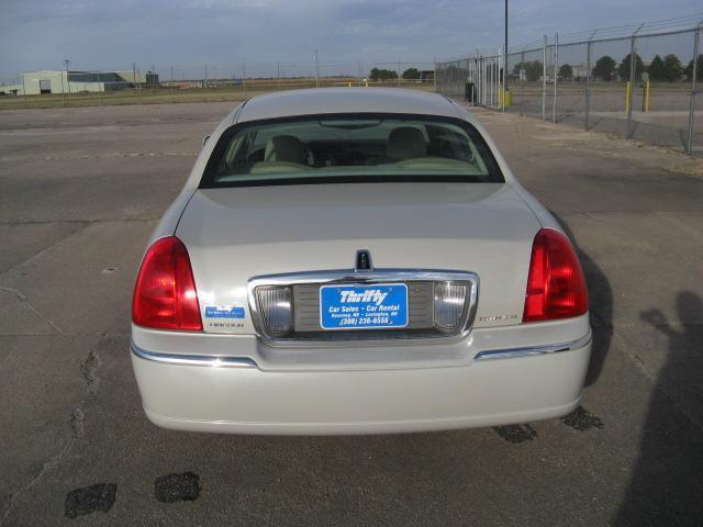 2007 Lincoln Town Car DOWN 4.9 WAC