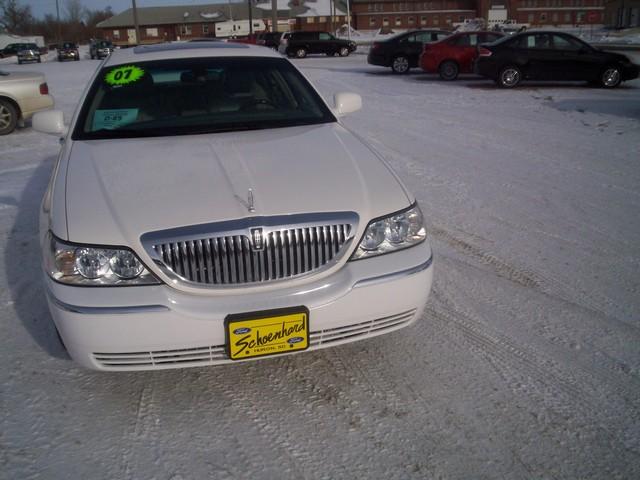 2007 Lincoln Town Car Ram 1500 Magnum