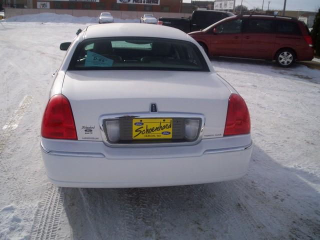 2007 Lincoln Town Car Ram 1500 Magnum