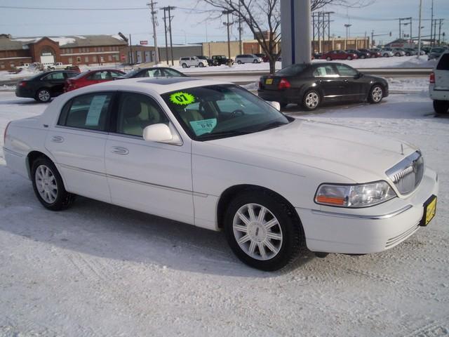 2007 Lincoln Town Car Ram 1500 Magnum